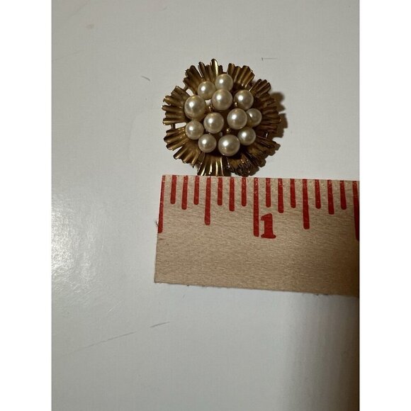 Crown Trifari Textured gold faux pearl birds nest brooch MCM Vintage flower - Picture 9 of 9
